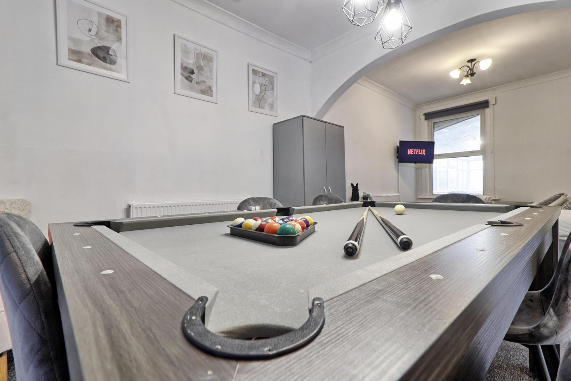 Beautiful Spacious Four Bedroom House With Parking For 2 Cars, 5 Minute Walk To Southend Station Екстер'єр фото