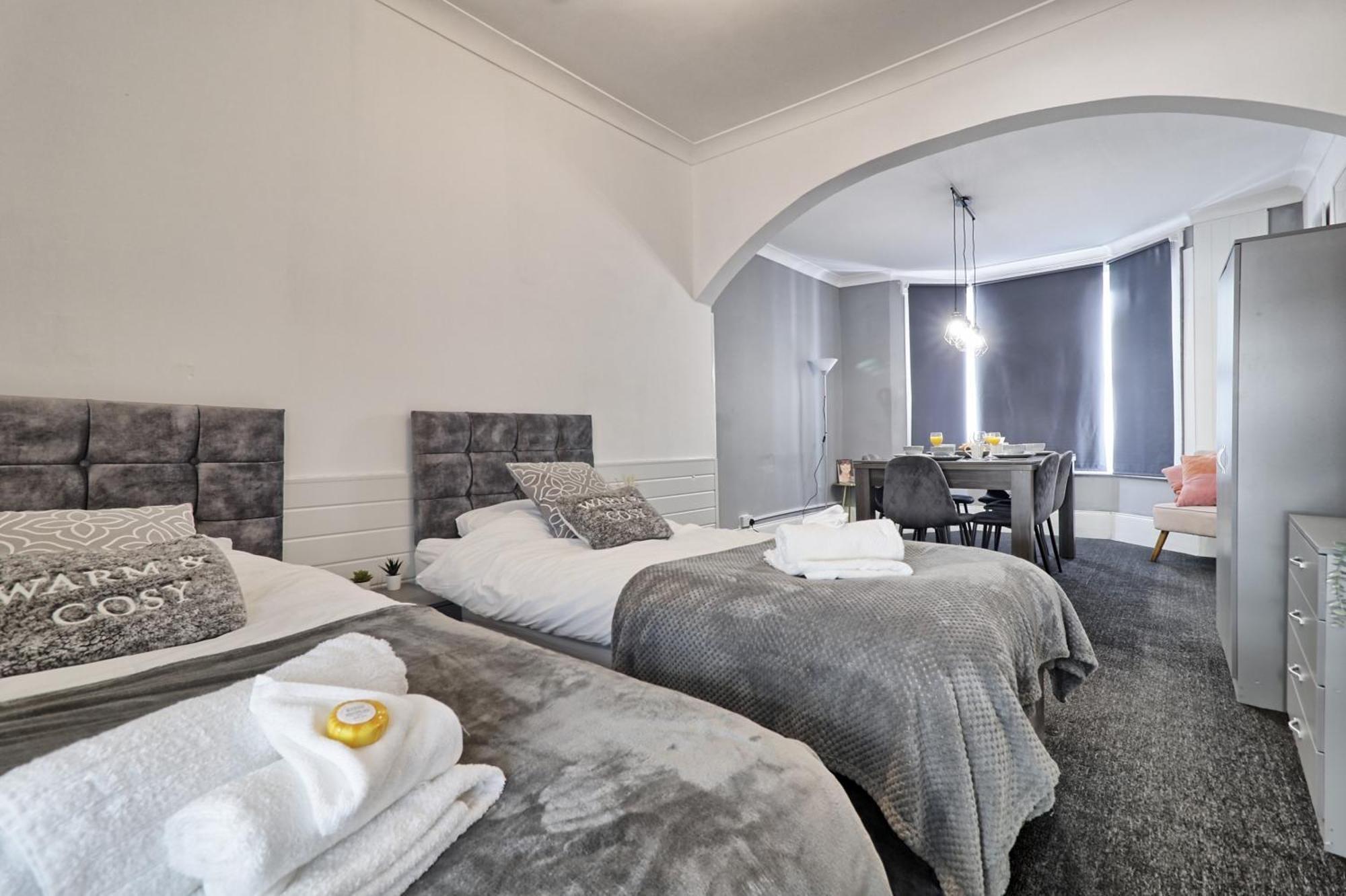 Beautiful Spacious Four Bedroom House With Parking For 2 Cars, 5 Minute Walk To Southend Station Екстер'єр фото